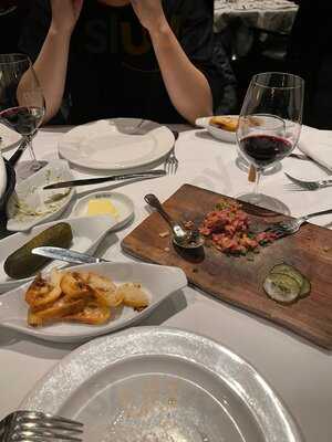 Rib'n Reef Steakhouse And Cigar Lounge