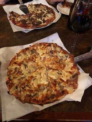 D-jay's & Ichabod's Food & Drink