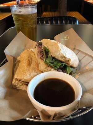 Alumni Sandwich & Liqour Bar