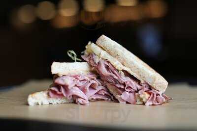 Alumni Sandwich & Liqour Bar