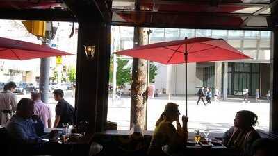 Village Idiot Pub & Grill