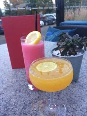 Earl's Kitchen + Bar