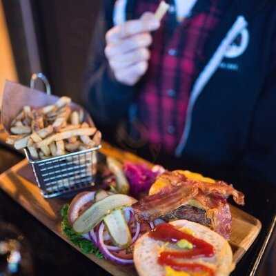 The Senate Tavern On Bank