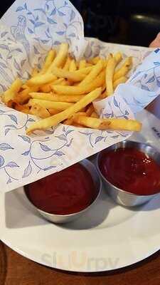 Earls Calgary 16th Avenue