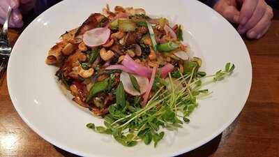 Earls Calgary 16th Avenue