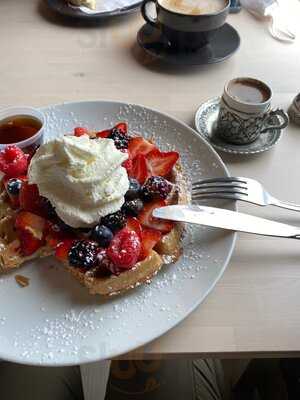 Luna Crepes And Cafe