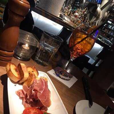 Hendriks Restaurant & Bar