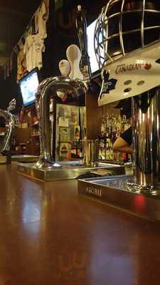 International Sports Bar & Eatery