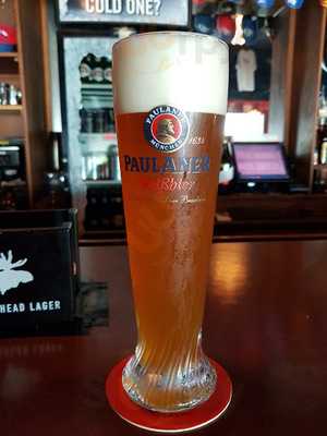 International Sports Bar & Eatery