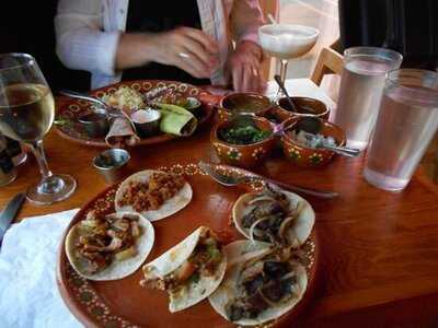 Los Mariachis Restaurant