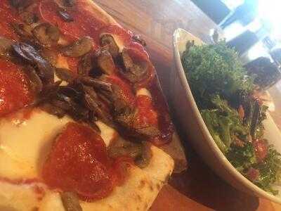 Famoso Neapolitan Pizzeria