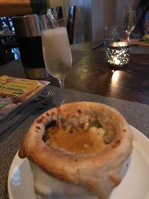 Veloute Bistro At Palace Pier