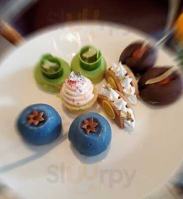 Lobby Lounge At Shangri-la Hotel Toronto