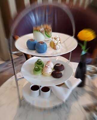 Lobby Lounge At Shangri-la Hotel Toronto