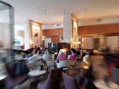 Lobby Lounge At Shangri-la Hotel Toronto