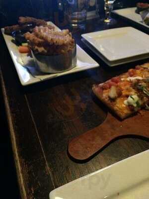 Shoeless Joe's Sports Grill - Mississauga Amc