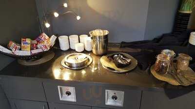 East75 Restaurant And Lounge