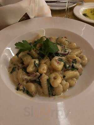 Speekezzies Cafe & Wine Bar