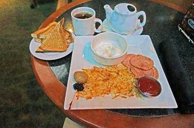 Cocoa's Restaurant & Lounge