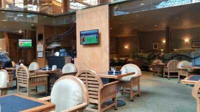 Cocoa's Restaurant & Lounge