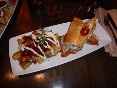 Barra Fion Tapas & Barrel