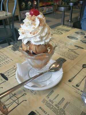 Glenburn Soda Fountain & Confectionery