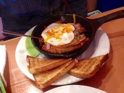 Passek's Classics Restaurant & Bakery