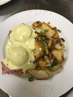 Passek's Classics Restaurant & Bakery