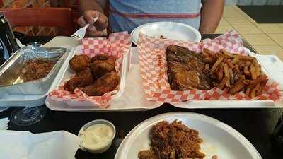 Horn Dawgs Smokin Bbq