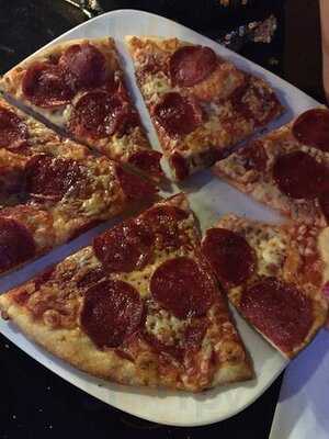 Earl's Restaurant & Lounge