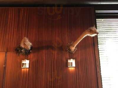 Earl's Restaurant & Lounge