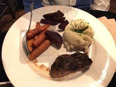 Earl's Restaurant & Lounge