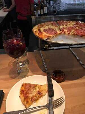 Una Pizza + Wine
