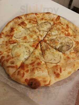 Treehouse Bar & Grill