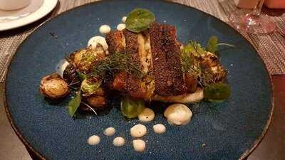 Reflect Social Dining + Lounge