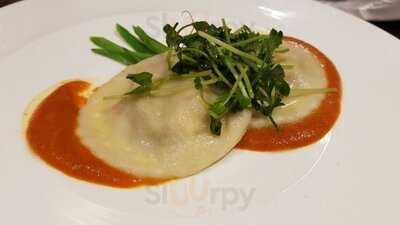 Reflect Social Dining + Lounge