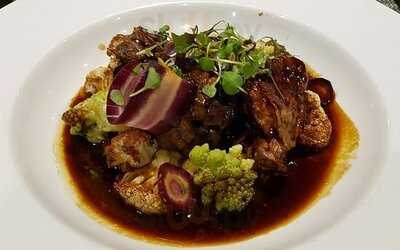 Reflect Social Dining + Lounge