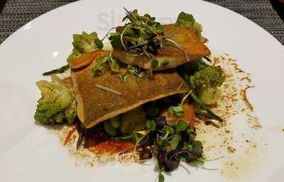 Reflect Social Dining + Lounge