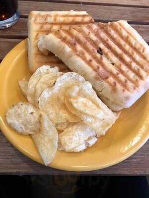 Drift Sidewalk Cafe & Vista Lounge