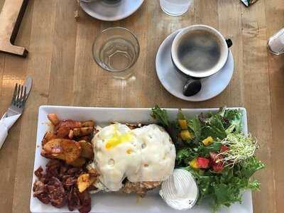 Hinnawi Bros Bagel & Cafe