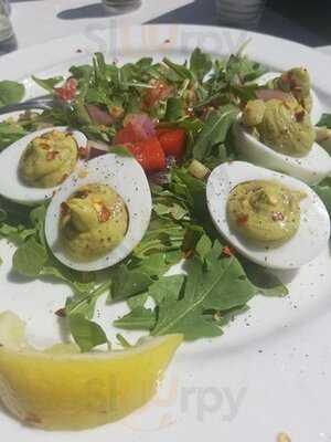 Cachet Restaurant + Bar