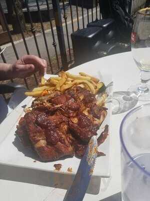 Cachet Restaurant + Bar