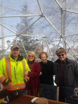 Cachet Restaurant + Bar