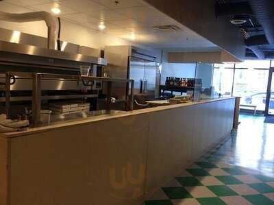 Super Deluxe Pizzeria