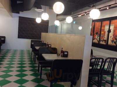 Super Deluxe Pizzeria