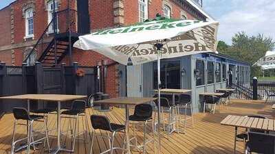 Liverpool John's Pub & Restaurant