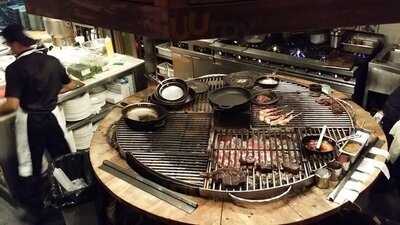 La Queue De Cheval Steakhouse And Raw Bar