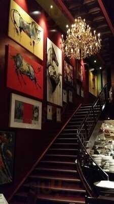 La Queue De Cheval Steakhouse And Raw Bar