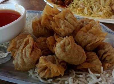 Moon Wok Chinese Restaurant