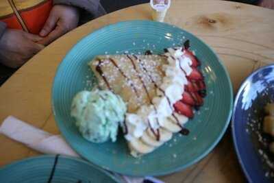 Benebene Waffle & Ice Cream